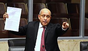 Crispiano Adames renuncia al CEN del PRD