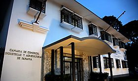 Instituciones Dbiles y Poltica sobre los Fondos Pblicos