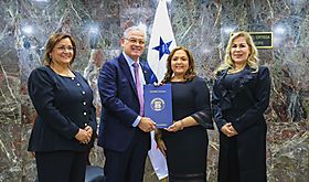 Anel Flores asume como nuevo Contralor General de Panamá Anel Flores asume como nuevo Contralor General de Panamá