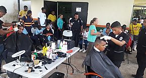 Unidades policiales de Coln realiza accin social en el IPHE