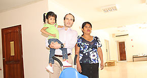 Embajada de Israel realiza donacin de silla de ruedas 