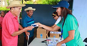 En Cocl entregaron Tarjetas Clave Social