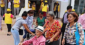 Asociacin Panamea de la Etnia China dona sillas de ruedas 