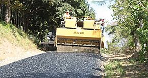 Se colocaron 168 ton de asfalto en Los Santos Las Tablas y Tonos