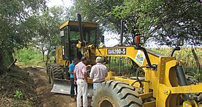 Rehabilitan caminos de produccin en Pocr y Las Tablas