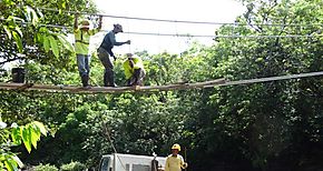 En fase final trabajos del puente zarzo sobre el ro Kiki en la comarca Ngbe Bugl