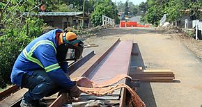 MOP de Panam Oeste contina construccin del puente vehicular sobre el ro Martn Snchez