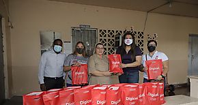 Digicel comparti jornada navidea con abuelos del Hogar Bolvar