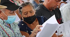 100 familias santeas recibieron las escrituras de sus tierras
