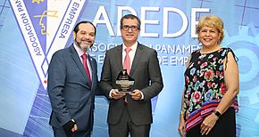 APEDE otorg el Premio Ejecutivo del Ao 2022 al empresario Juan Octavio Daz
