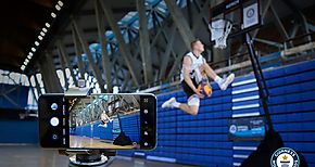La gran cmara del HONOR Magic5 Pro captura cmo el slamdunker Grabo rompe Rcord Guinness mundial antes de su lanzamiento en MWC 2023