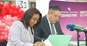 El Ministerio de la Mujer y APACECOM firman Memorndum de Entendimiento