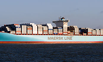Naviera Maersk deja el tren para volver al Canal