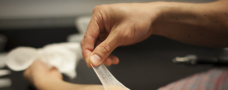 Crean un tipo de piel electrnica reciclable que sana sola