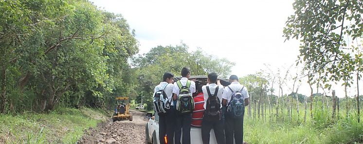 Caminos de produccin en Herrera son mejorados