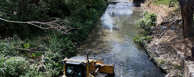 IDAAN en Herrera realiza trabajos de dragado de ros para garantizar abastecimiento de agua potable