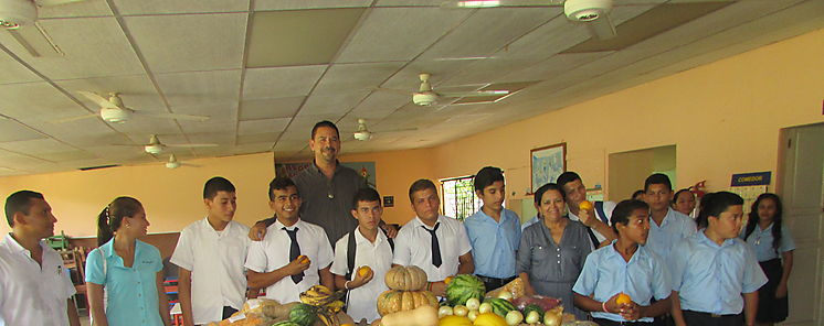 160 estudiantes de Las Tablas son beneficiados con productos agrcolas