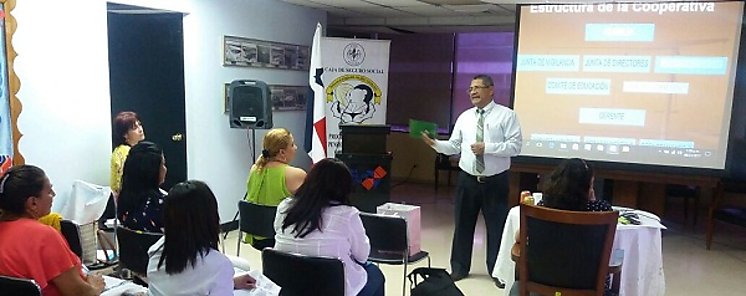Trabajadores Sociales fortalecen conocimeintos sobre pacientes de tercera edad