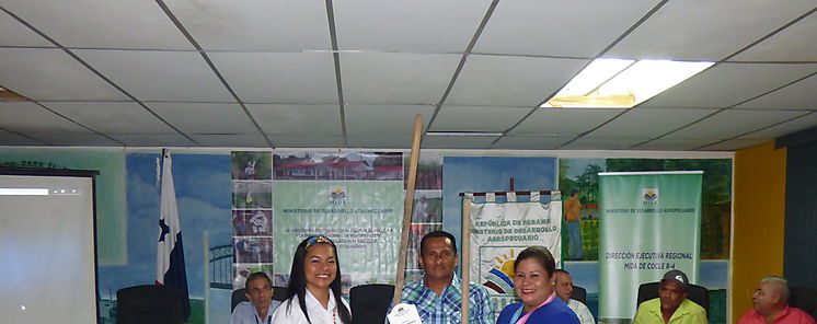 MIDA Cocl entrega reconocimiento a participantes del Da del Productor