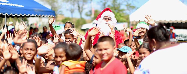Viceministro Del Rosario y nios de la comunidad de Gatuncillo en Chagres compartieron la Navidad