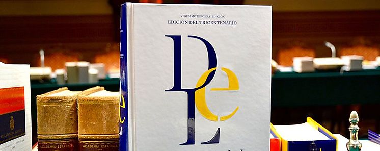 La RAE al feminismo No es admisible ni la x ni la  en plurales