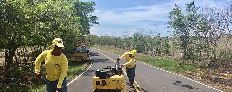 Varios frentes de trabajo se organizan para atender caminos y calles en Los Santos