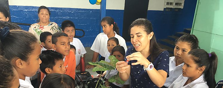 Escuela Federico A Velsquez sede del Green Apple Day