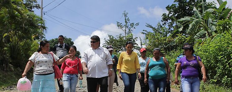 Secretario General del MOP se reuni con moradores de la comunidad de Chichival en el distrito San Carlos