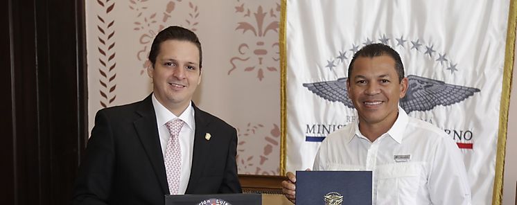 Ministro de Salud inaugura ampliacin de Centro de Salud de San Pedro del Espino