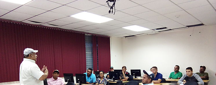 Productores y estudiantes de Los Santos son capacitados en BPA 