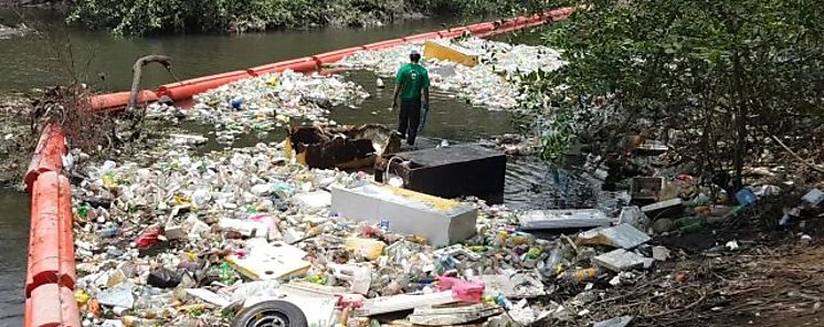 Marea Verde desvi varias toneladas de basura que iban directo a la playa de CDE