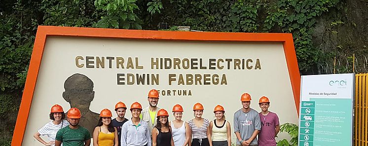 Estudiantes del Worcester Polytechnic Institute visitan la Central Hidroelctrica Fortuna