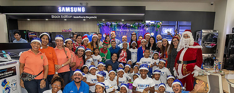 Samsung abre sus puertas para desear Feliz Navidad junto a nios de varias escuelas de la regin