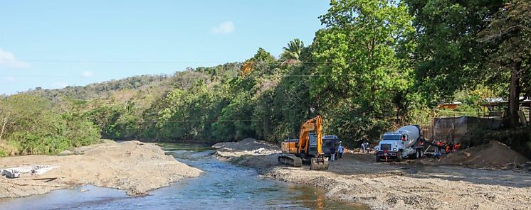 Reinician trabajos del puente sobre el ro Guaniquito en el distrito de Tonos