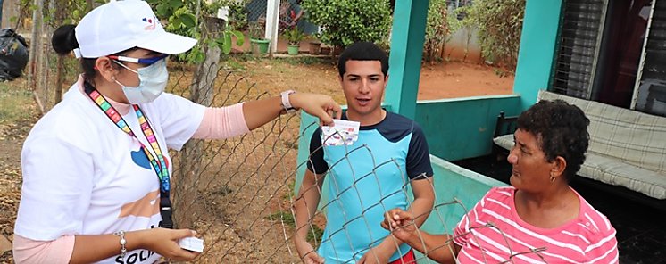 Entregan bonos y bolsas de alimentos en Herrera