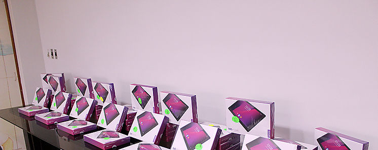 Fundacin Sus Buenos Vecinos dona tablets a estudiantes de la UTP 