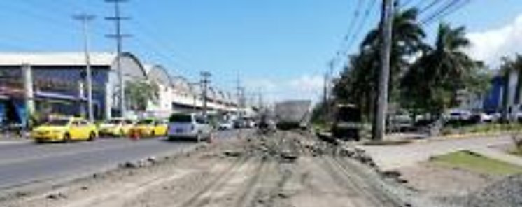 MOP inicia la reparacin en la va Transstmica frente a la plaza Silver City en Coln 