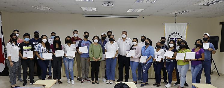 UTP entrega de Certificados de Mencin Honorfica 2022