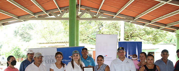 Eje Cambiando Vidas impulsa el desarrollo sostenible de mujeres vulnerables en Isla Caas