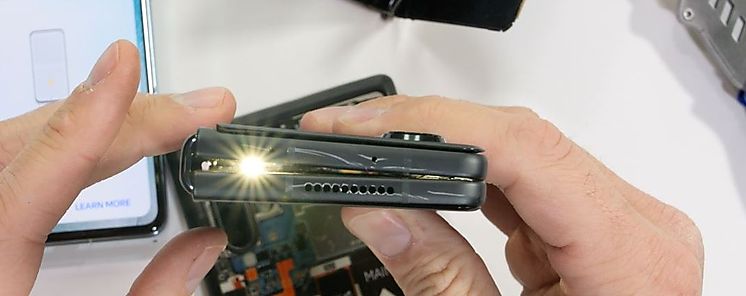Cmo es la bisagra de un smartphone plegable y por qu es tan importanteHONOR lanza la primera tecnologa de bisagra superligera sin engranajes del sector en su smartphone insignia plegable el HONOR Magic Vs