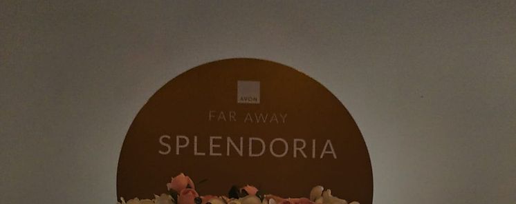 AVON PRESENTA SU RENOVADA LNEA DE FRAGANCIAS FAR AWAY CELEBRANDO LA DIVERSIDAD DE LA MUJER MODERNA