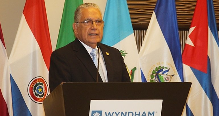 Rector de la UDELAS Juan Bosco Bernal 