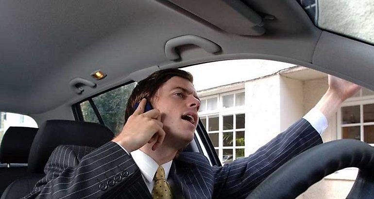 Celular al volante