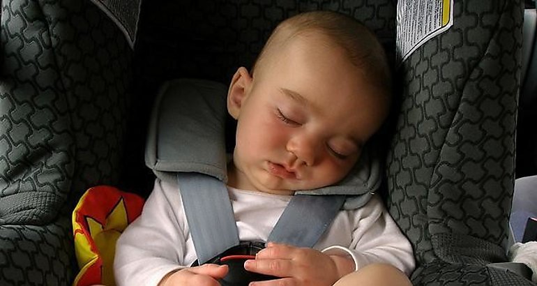 Bebe en coche 
