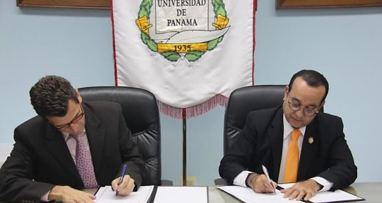 Rector Eduardo Flores Castro