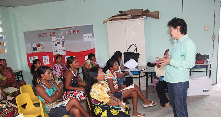 mujeres en Guana Yala 