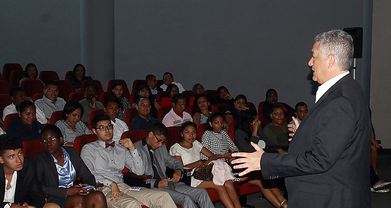 Estudiantes de Derecho interesados en temas legislativos