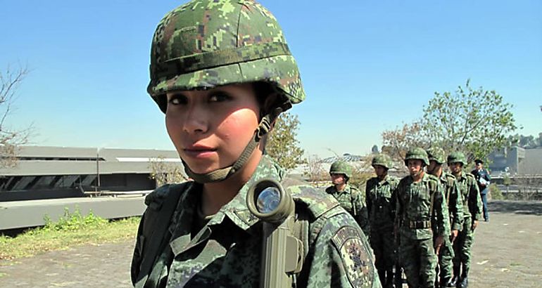 mujeres en el servicio militar de Japon