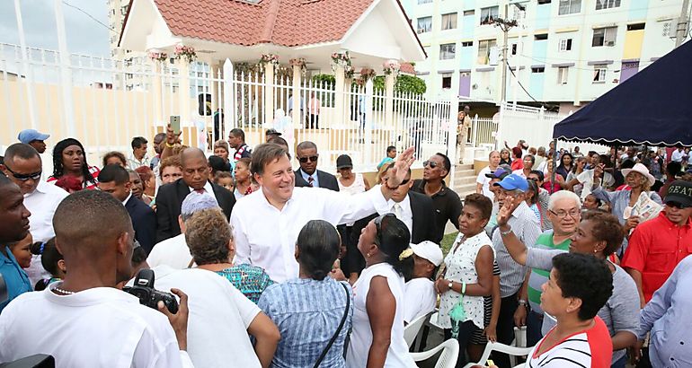 Presidente Varela y multitud