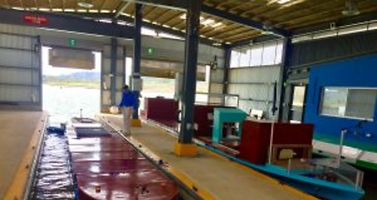 modelo a escala de buque LNG